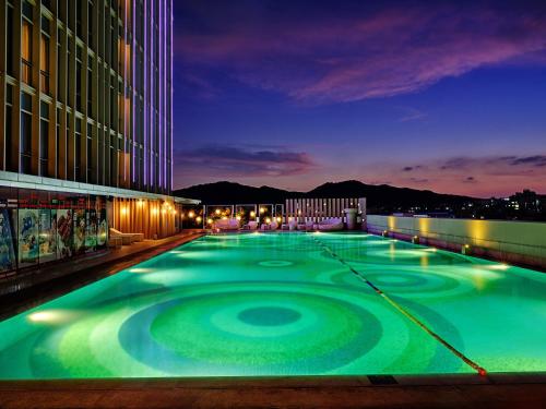 Enjoy Top-notch Amenities at Guangzhou Haizhu 95 Water Club